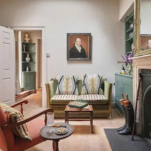 Bath's Illustrious Address - Garden Apartment